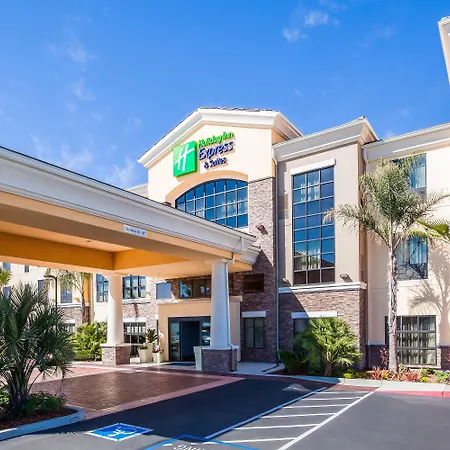 Holiday Inn Express & Suites Eureka, An Ihg Hotel